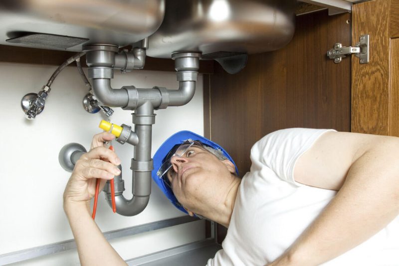 Is it important for plumbers to get insured.